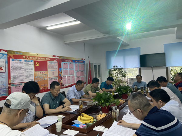 商品混凝土公司召開(kāi)三屆八次董事會(huì)