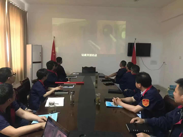 第二建筑工程事業(yè)部召開“強(qiáng)化意識、防控風(fēng)險”動員會 第二建筑工程事業(yè)部召開“強(qiáng)化意識、防控風(fēng)險”動員會