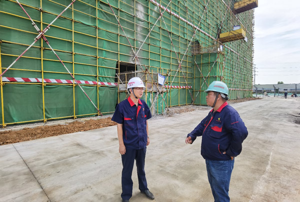 公司黨委書記走訪慰問(wèn)一線職工 公司黨委書記走訪慰問(wèn)一線職工