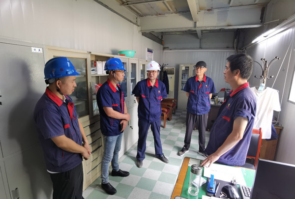 公司黨委書記走訪慰問(wèn)一線職工 公司黨委書記走訪慰問(wèn)一線職工